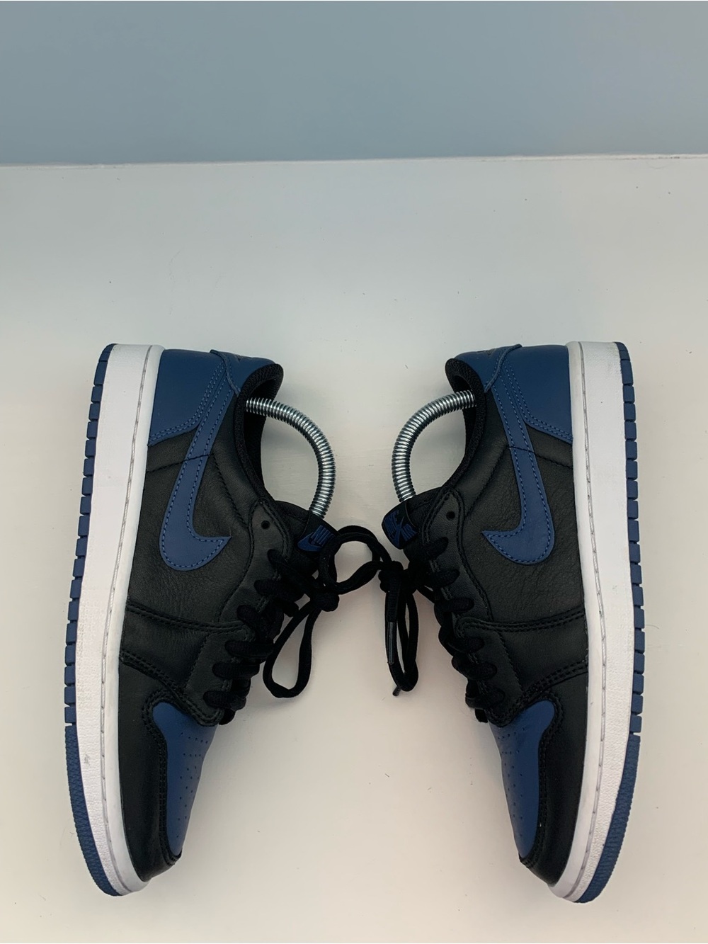 Nike Air Jordan 1 Low OG in the "Mystic Navy" colorway - Picture 3 of 9